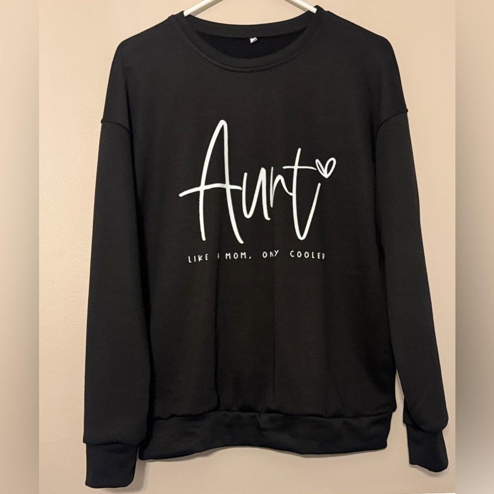 NWOT 'Aunt - Like a Mom, Only Cooler' Black Graphic Oversized Sweatshirt